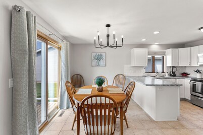 Beautiful 3BR Home - 2 King Beds, Fenced Yard, Shuffleboard, Grill, 2 Car garage