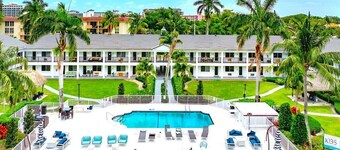 Boca Waterfront Getaway - Pool, Hot Tub, Gym & Views