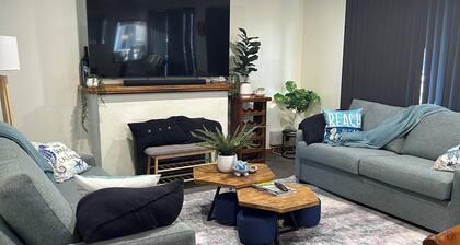 Cosy Coastal Cottage close to Maria Island Ferry - deck overlooking Spring Bay