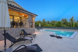 Outdoor dining - Villa Nik (Istria - Svetvinčenat) (Svetvinčenat)