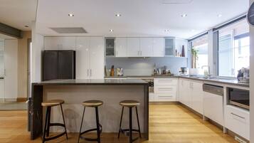 Fridge, microwave, oven, stovetop