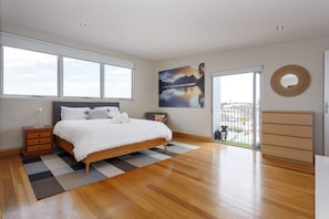 3 bedrooms, iron/ironing board, WiFi