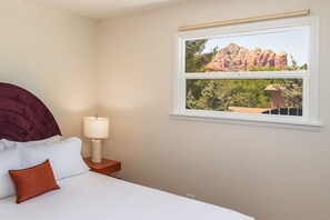2 bedrooms, iron/ironing board, WiFi, bed sheets - Bright & Airy 2-Bedroom House with Spectacular Views in West Sedona (Sedona)