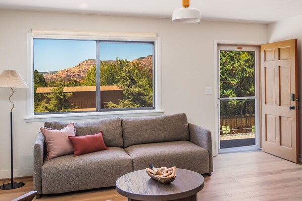 Smart TV - Bright & Airy 2-Bedroom House with Spectacular Views in West Sedona (Sedona)