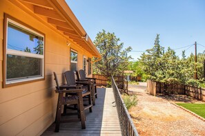 Terrace/patio - Bright & Airy 2-Bedroom House with Spectacular Views in West Sedona (Sedona)