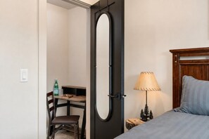 3 bedrooms, desk, free WiFi, bed sheets