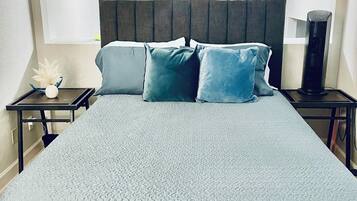 1 habitación, escritorio, tabla de planchar con plancha y wifi