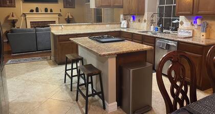 Family Retreat in Houston, Pool & Spa Sleeps 15 Oasis, Relax & Reconnect Style