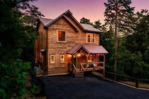 Exterior - Cozy Mtn| BBQ+MiniGolf+Pool+GmRoom+Firepit+Theater (Sevierville)