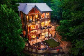 Exterior - Cozy Mtn| BBQ+MiniGolf+Pool+GmRoom+Theater+Firepit (Sevierville)