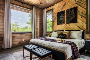 6 Schlafzimmer, Schreibtisch, Bügeleisen/Bügelbrett, Reisekinderbett