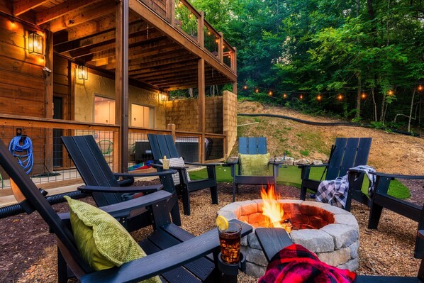 Property grounds - Cozy Mtn| BBQ+MiniGolf+Pool+GmRoom+Theater+Firepit (Sevierville)