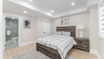 4 bedrooms, iron/ironing board, WiFi, bed sheets