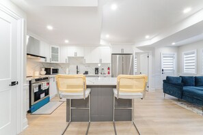 Micro-ondes, four, plaque de cuisson, lave-vaisselle