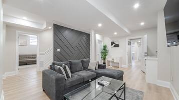 Televisión y chimenea