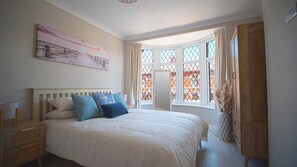 3 bedrooms, iron/ironing board, WiFi, bed sheets