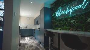 Réfrigérateur, four, plaque de cuisson, lave-vaisselle