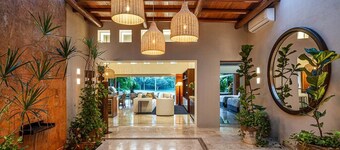 Las Palmas Family Villa With Pool by Golf Course