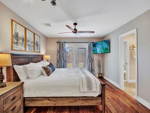 3 bedrooms, desk, iron/ironing board, free WiFi - The Scottsdale Playhouse | Pool & Putt Putt Course in OldTown (Scottsdale)
