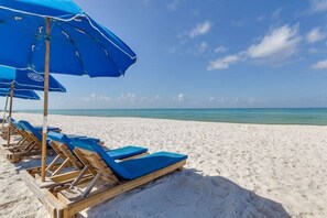 On the beach - Moondrifter #702- Free Beach Chairs! (Panama City Beach)