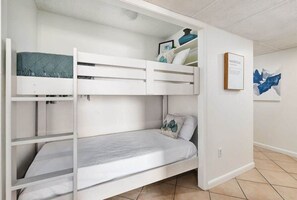 2 quartos, ferros/tábuas de passar roupa, Wi-Fi de cortesia