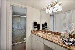 Bathroom - Luxury Beachfront Retreat (Longboat Key)