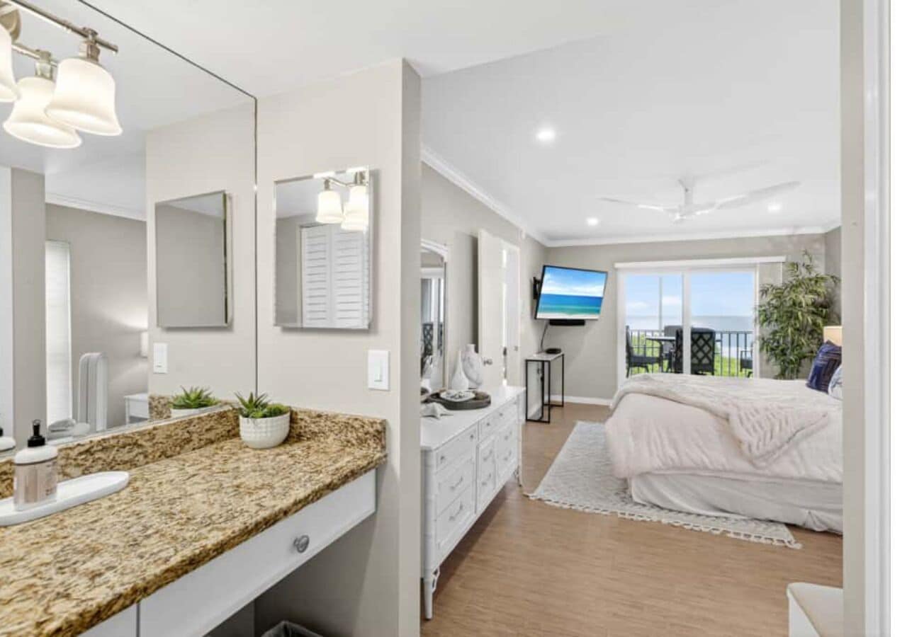 Apartment, Patio | Iron/ironing board