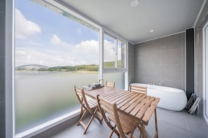 Deluxe King | Free WiFi - HOTEL OPUS (Gyeongju)