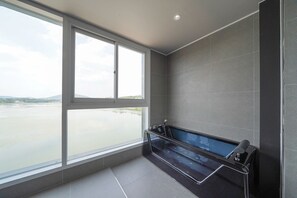 Deluxe Family Twin B | Terrace/patio