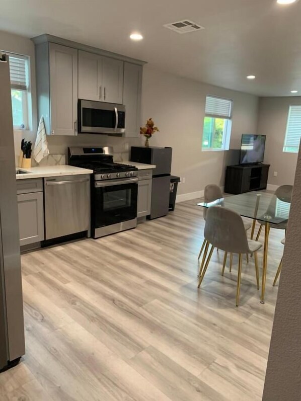 Fridge, microwave, oven, stovetop