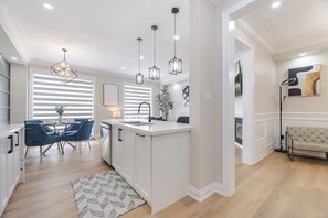 Interior - Modern Retreat with Loft & Spa-Like Jacuzzi Tub (Brampton)