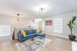 Smart-TV, peis og bøker