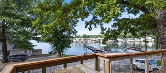 Lakefront Home in a Quiet Cove, Private Dock, Outdoor Dining & Fishing