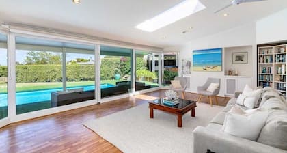 Dream Coastal Escape -1 minute to Sorrento beach and local restaurants and shops