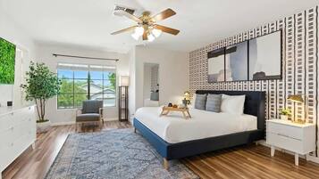4 habitaciones, tabla de planchar con plancha y cuna de viaje