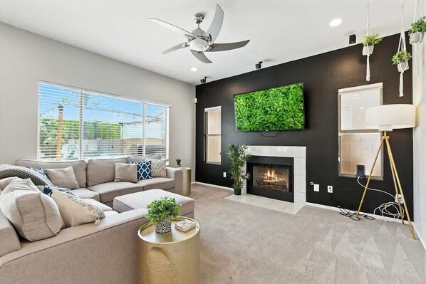 Smart TV, fireplace
