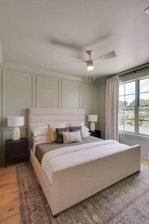 4 habitaciones, tabla de planchar con plancha y cuna de viaje
