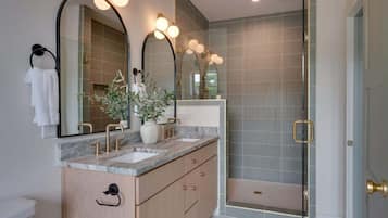 Shower, hair dryer, towels, shampoo