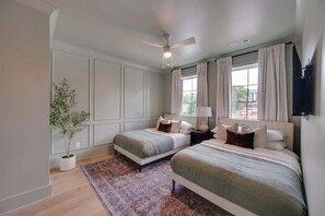 4 bedrooms, iron/ironing board, travel cot, free WiFi - Eclipse-Walk to Belmont University-Mins 2 Broadway (Nashville)