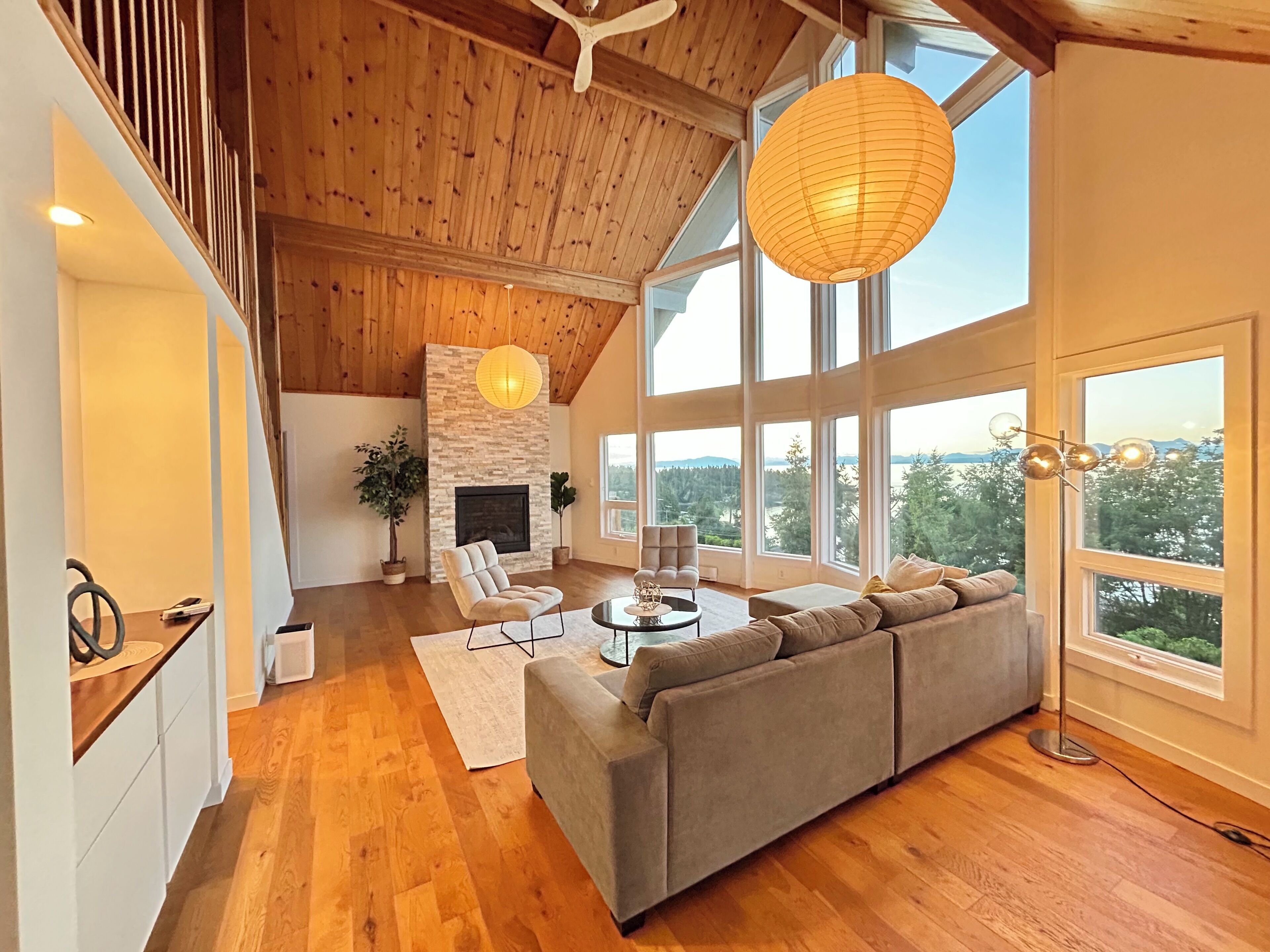 Een smart-tv en een open haard