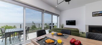 Havre du Loup 1227: Waterfront Sunrise Sanctuary