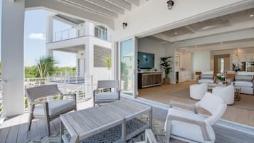 Nhà Cao cấp, quang cảnh biển | Hiên