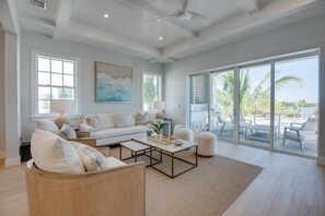 Luxury House, Sea View | Living area - Sea Glass Cove (Marathon)