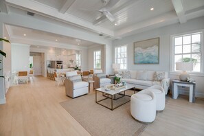 Luxury House, Sea View | Living area - Sea Glass Cove (Marathon)