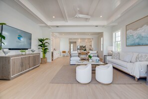 Living area - Sea Glass Cove (Marathon)
