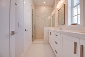 Luxury House, Sea View | Bathroom