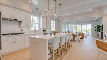 Luxury House, Sea View | Private kitchen