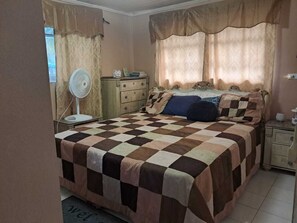 3 chambres, fer et planche à repasser, Wi-Fi, draps fournis