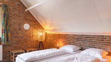 8 bedrooms, internet