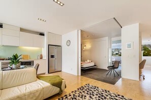 2 chambres, fer et planche à repasser, Wi-Fi, draps fournis